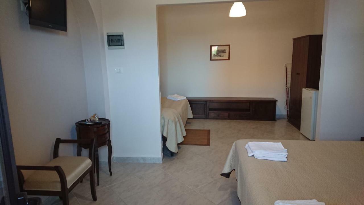 Barbara B&B Fontane Bianche Bagian luar foto